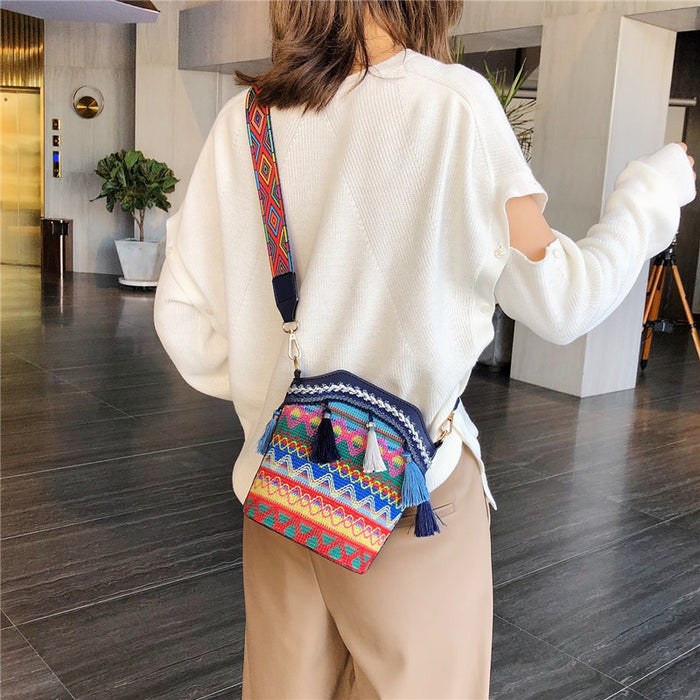 Wholesale Canvas Woven Tassel Shoulder Messenger Bag JDC-SD-Wangp003