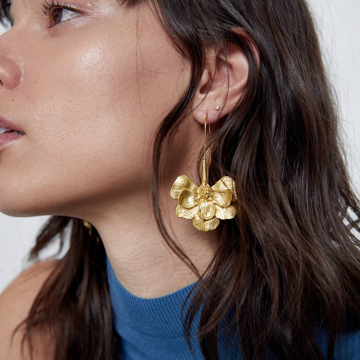 Wholesale Vintage long alloy flower earrings, simple and versatile, gold flower ear hooks and earrings