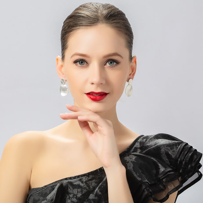 Wholesale Elegant and exaggerated earrings, fashionable and personalized, geometric and versatile, short earrings