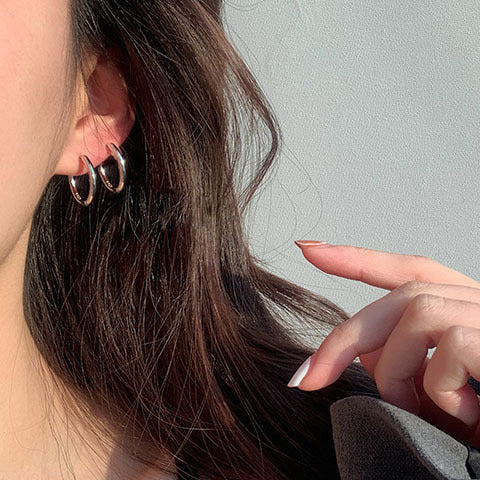 Wholesale Large circle earrings plated with pure silver, with a retro and minimalist style. Small ear ring accessories