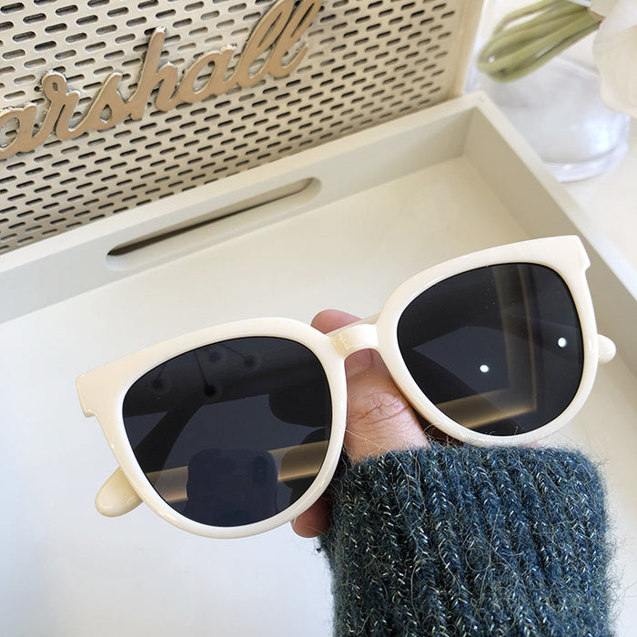 Wholesale Tea colored sunglasses for women, versatile, classic, face enhancing, small, polarized sunglasses