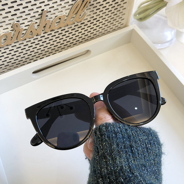 Wholesale Tea colored sunglasses for women, versatile, classic, face enhancing, small, polarized sunglasses