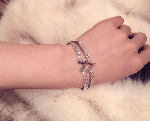 Wholesale New fashionable, simple and atmospheric bracelet with rhinestone letters and temperament