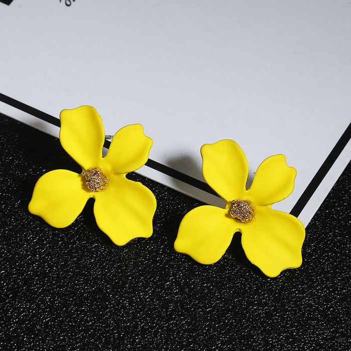 Wholesale New and environmentally friendly flower earrings, simple, sweet and versatile