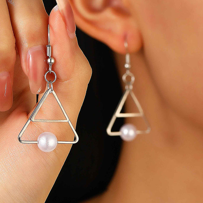 Wholesale Fashionable double triangle pearl earrings with multi-layer geometric ear clips