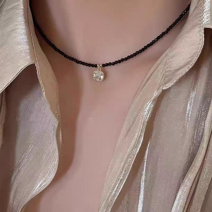Wholesale Black pearl collarbone chain, simple retro necklace, women's light luxury niche necklace accessory