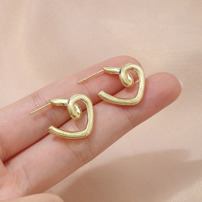 Wholesale New niche design heart shaped earrings for women with high-end temperament, heart-shaped earrings and earrings