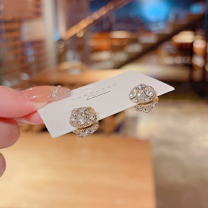 Wholesale Design Sense Magnetic Attractive Earrings Women's Niche Creative