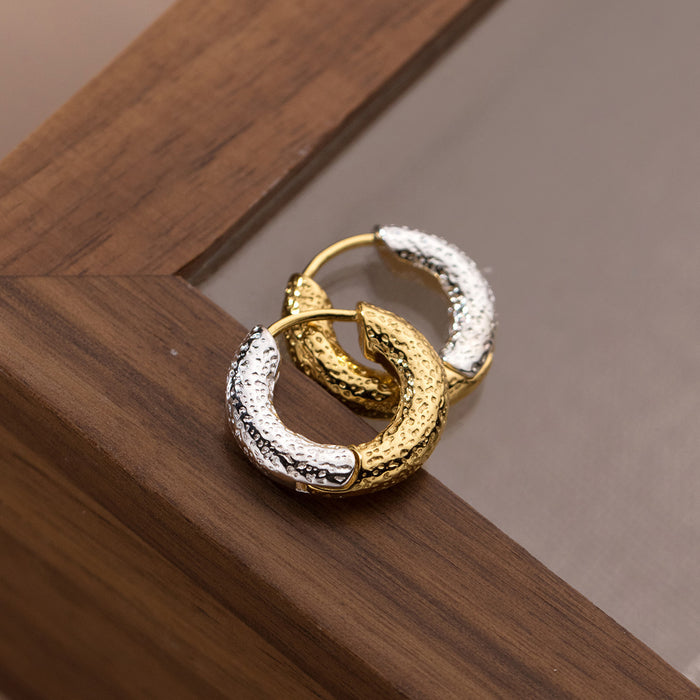 Wholesale Popular two-color ear buckle with gold and silver contrasting design, stylish and elegant ear accessories for women