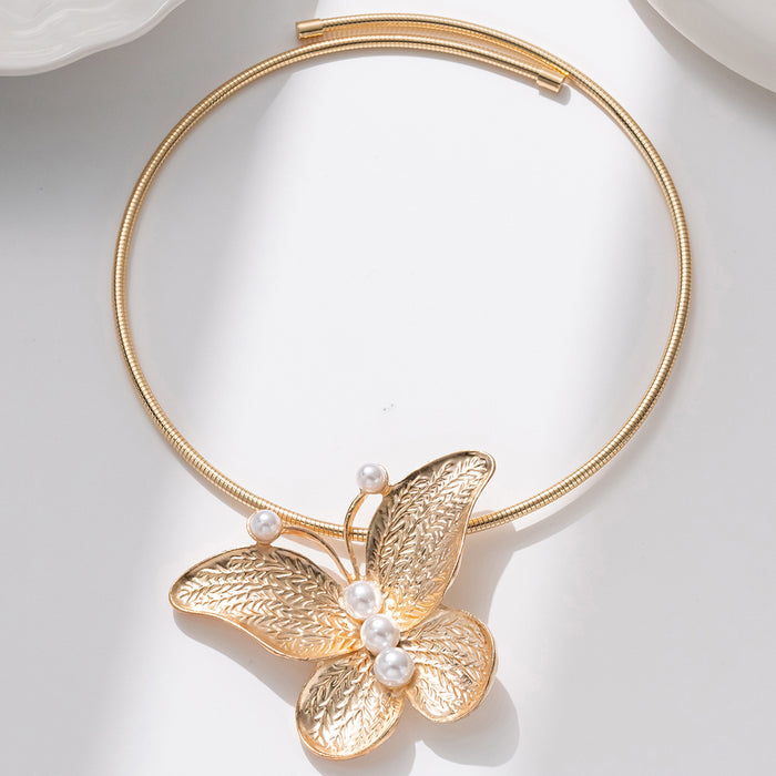 Wholesale Fashionable exaggerated three-dimensional butterfly necklace, niche personalized long metal wrapped collar