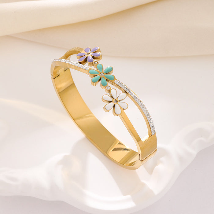 Wholesale Three-flower bracelet made of titanium steel and stainless steel