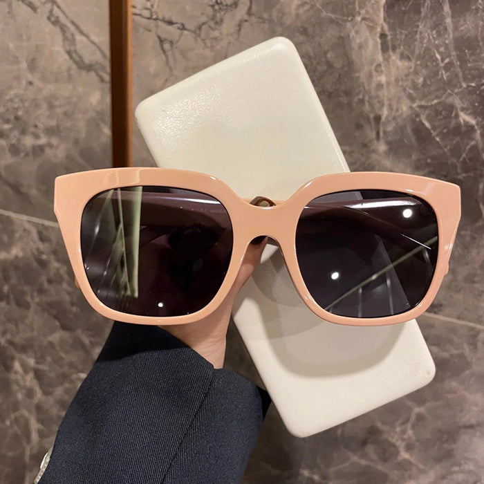 Wholesale New fashionable square frame sunglasses with simple sun protection