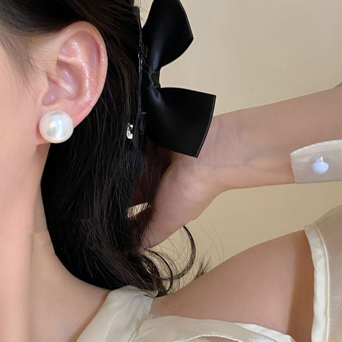 Wholesale Silver needle pearl earrings, new minimalist style earrings, light luxury earrings