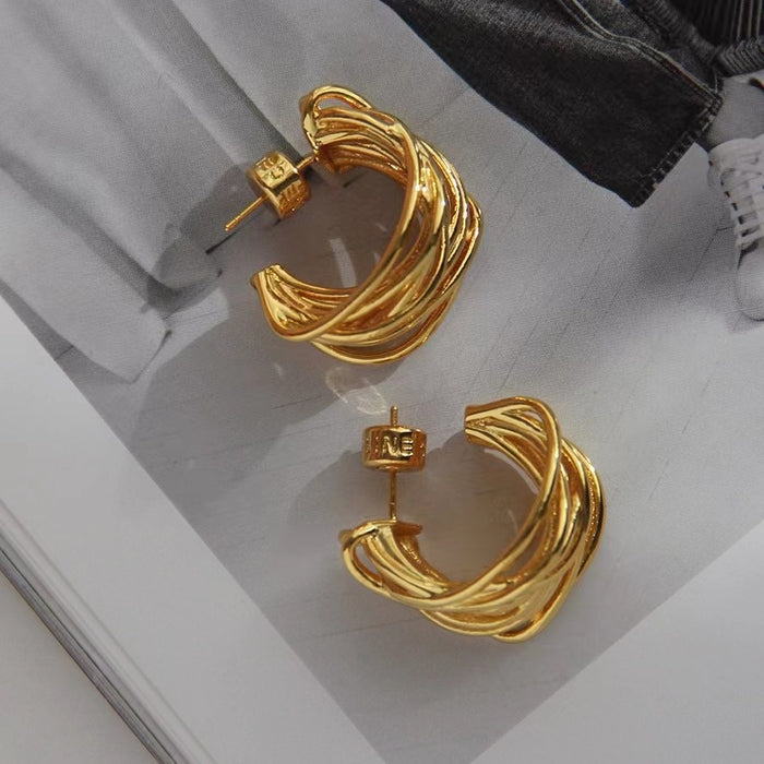 Wholesale Vintage-style wire-wrapped C-shaped hoop earrings in 18K gold.