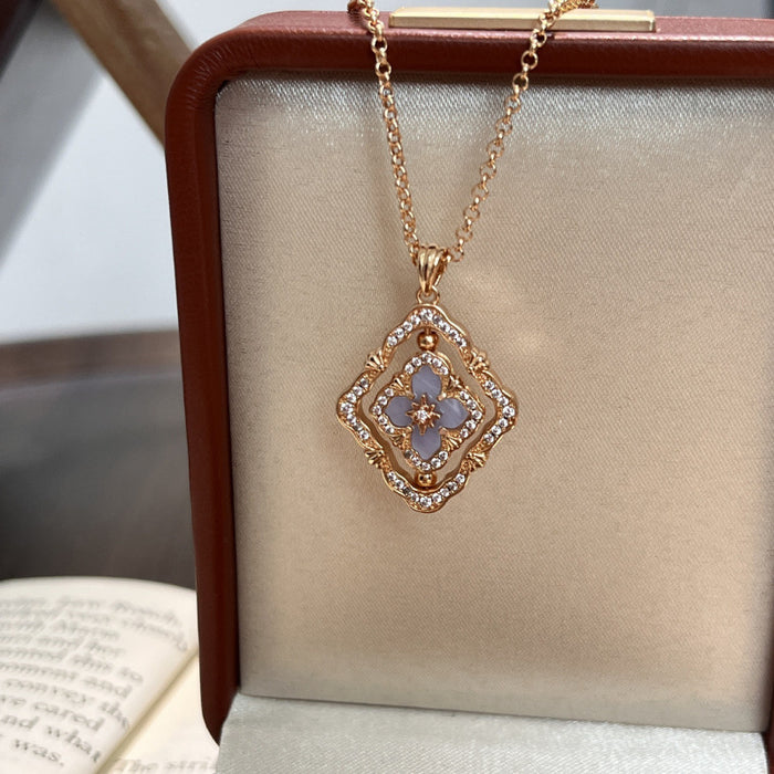 Wholesale Rotating Four-Leaf Clover White Shell choker necklace