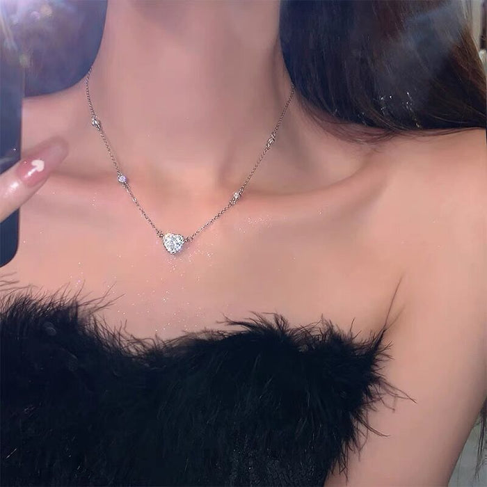 Wholesale Fashionable zircon heart-shaped necklace, light luxury, niche design, collarbone chain with accessory necklace