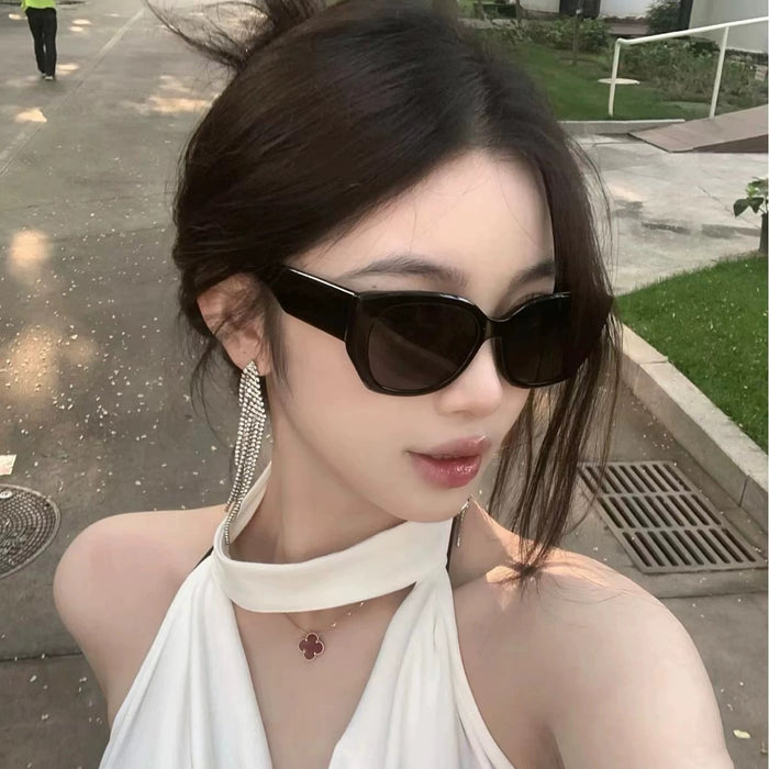 Wholesale Cat eye sunglasses, UV resistant sunglasses, versatile for women