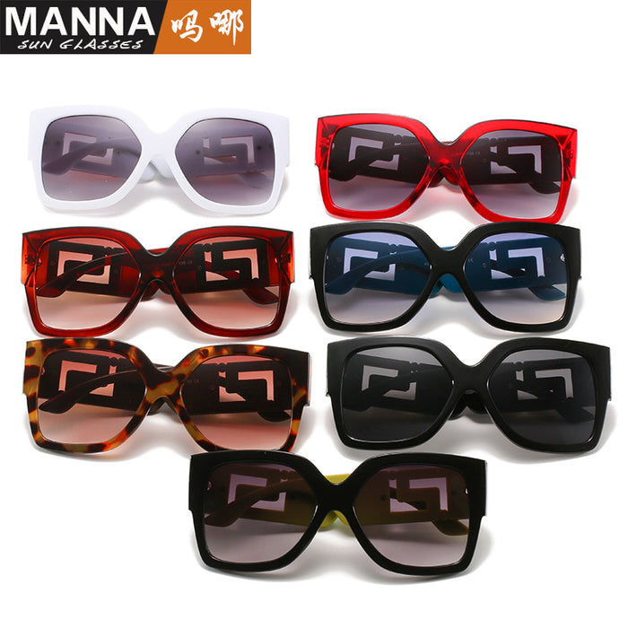 Wholesale Frame trendy sunglasses for women, square wide leg personalized sunglasses for men, internet famous street photography glasses