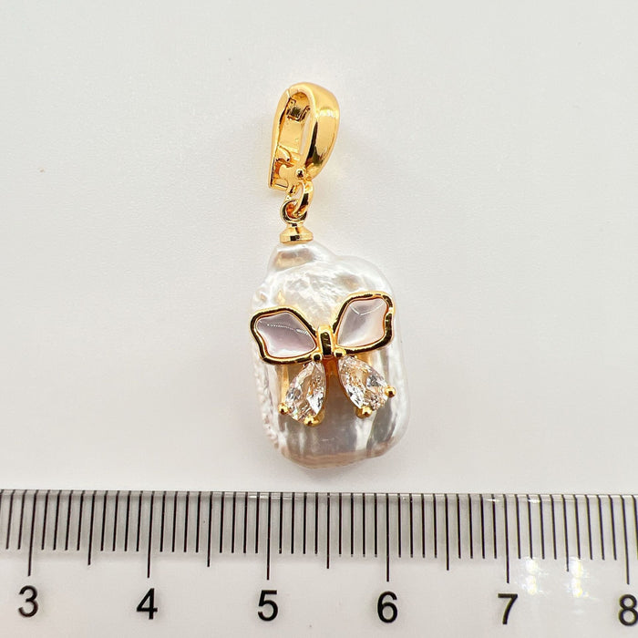 Wholesale Gold Plated Copper Pendant Butterfly Heart Motif Fashion Accessory