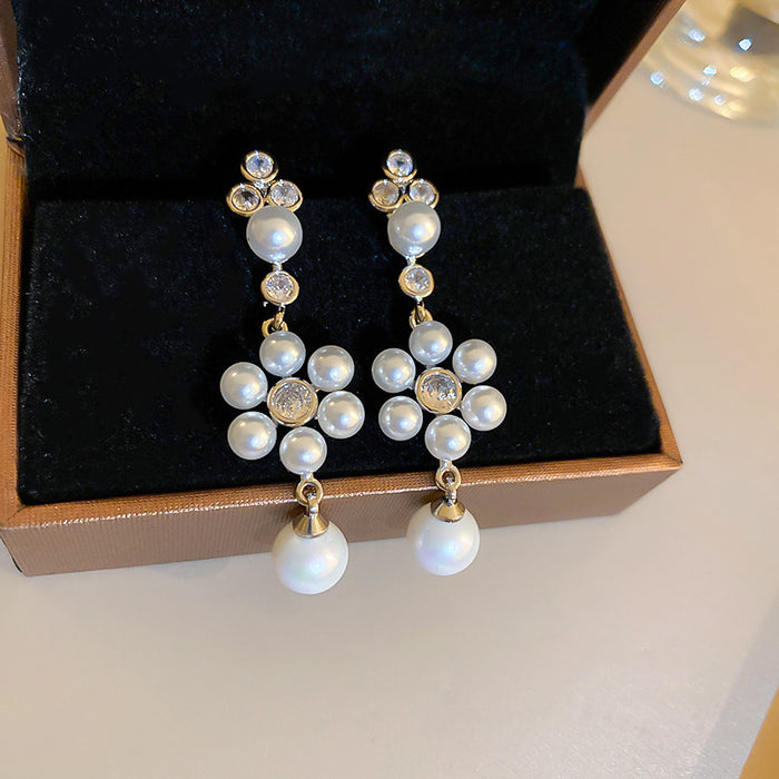 Wholesale Silver needle zircon round artificial pearl earrings high-end luxury retro earrings unique French design earrings