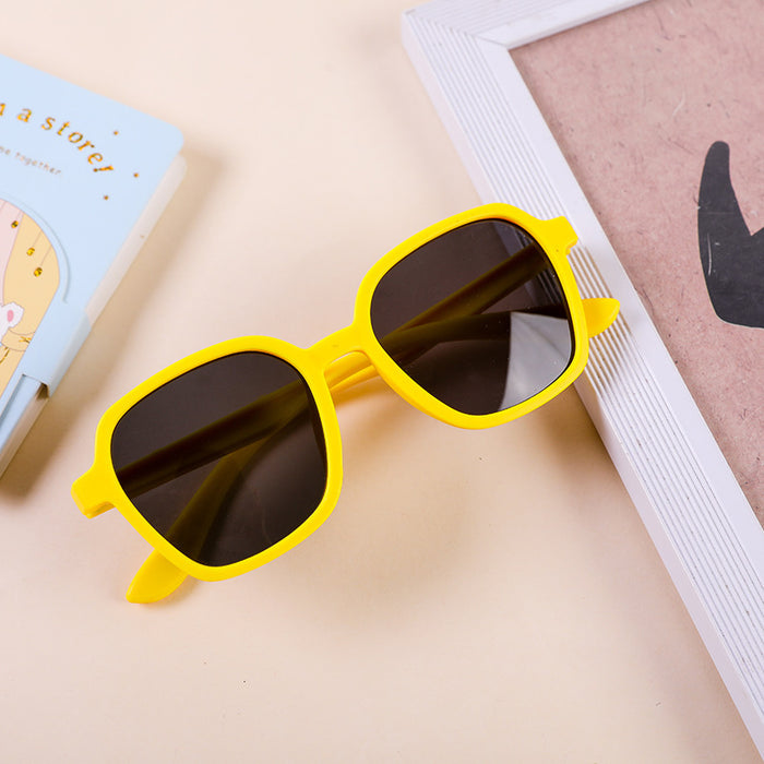 Wholesale Fashionable children's sunglasses for taking photos, trendy and cool styling glasses, flat light UV resistant sunglasses