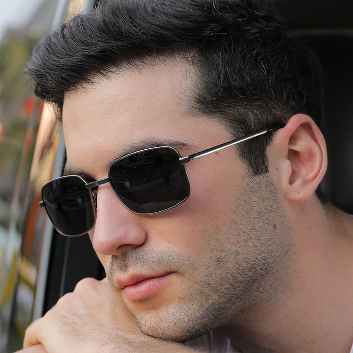 Wholesale Metal folding sunglasses for men, fashionable and high-end, sunscreen and radiation resistant sunglasses for women