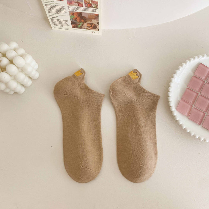 Wholesale Cotton thin sweat absorbing socks with boneless solid color short socks and cartoon embroidery boat socks for heel protection