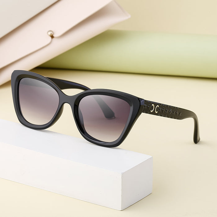 Wholesale Fashionable cat eye sunglasses with sun protection effect