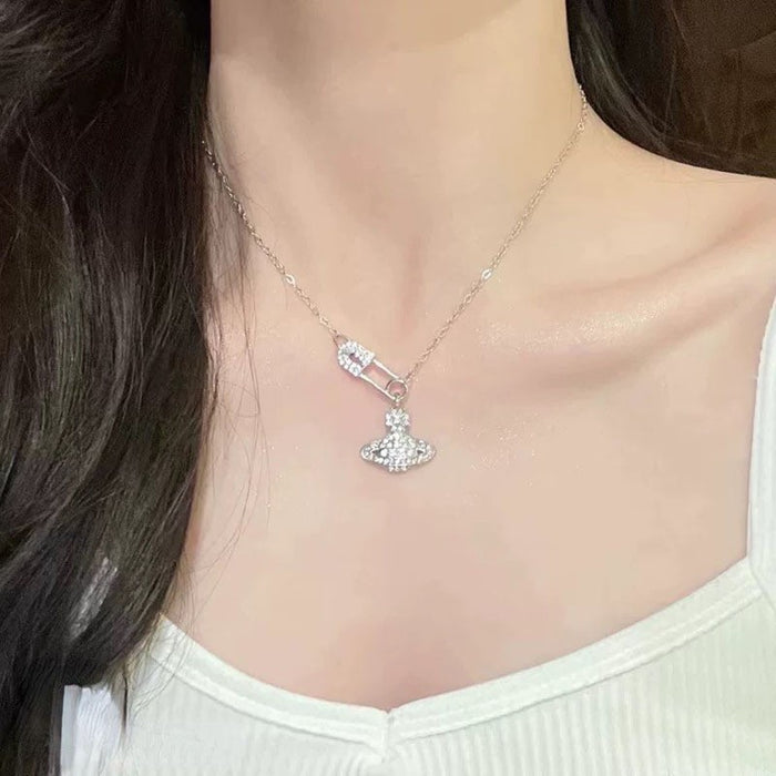 Wholesale Love necklace exquisite, luxurious, high-end, niche design temperament collarbone chain