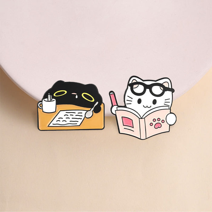 Wholesale Zinc Alloy Enamel Reading Cat Brooch Cute Student Backpack Pin Jewelry Accessory Gift