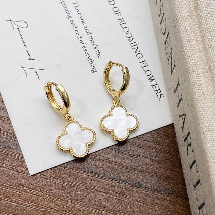 Wholesale Black Lucky Flower Small and Exquisite Stud Earrings