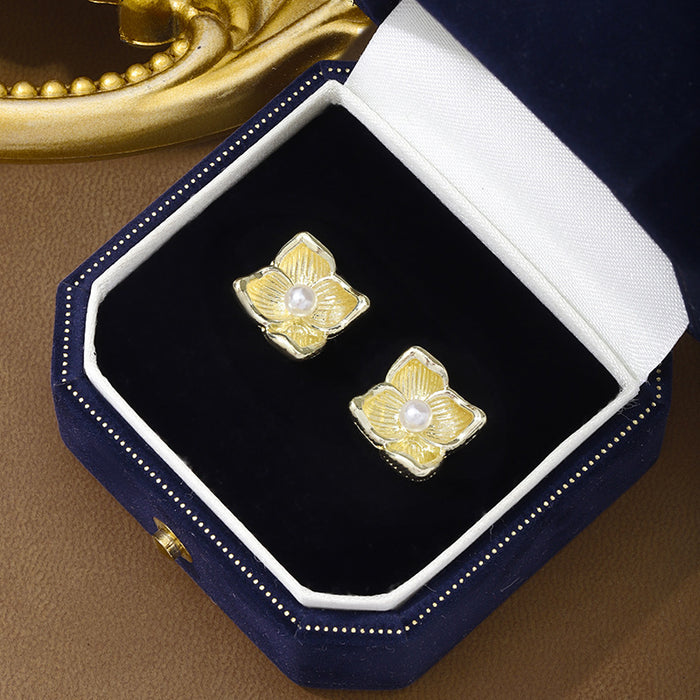 Wholesale Silver Needle Simple Flower Pearl Earrings Fashionable New Small Earrings Versatile Commuter Earrings