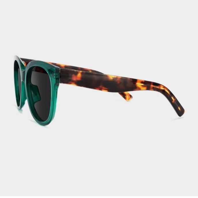 Wholesale New candy colored fashionable women's sunglasses with UV protection