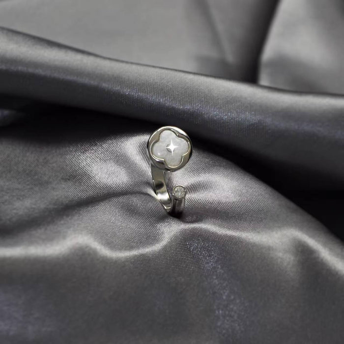 Wholesale Sharp flower round cake ring, light luxury mother of pearl plated 18K gold four leaf clover ring