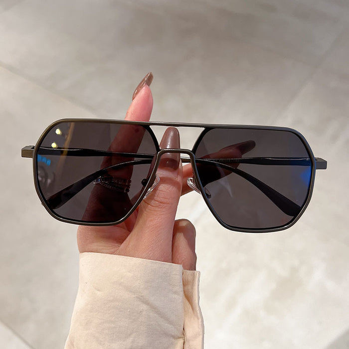 Wholesale Outdoor driving sunglasses, driving glasses, polygonal color changing polarized sunglasses for men