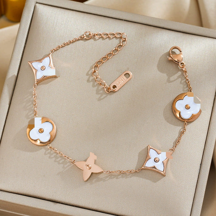 Wholesale Titanium steel clover bracelet, light luxury, versatile, fashionable and personalized