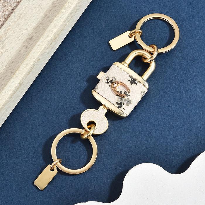 Wholesale Electroplated Alloy C Emblem Lock Keychain Retro Black White Bag Charm Car Key Accessory Boutique Resale Gift