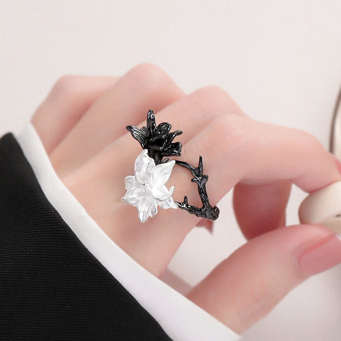 Wholesale Black and White Ring Index Finger