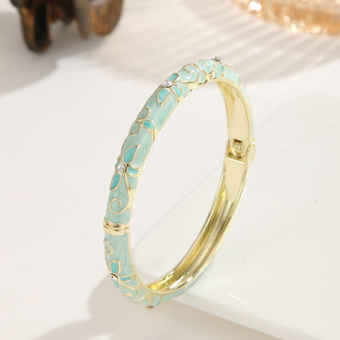 Wholesale Alloy Four Leaf Clover Open Bangle With Drip Oil Enamel Fashion Jewelry Accessory For Everyday Wear And Gift