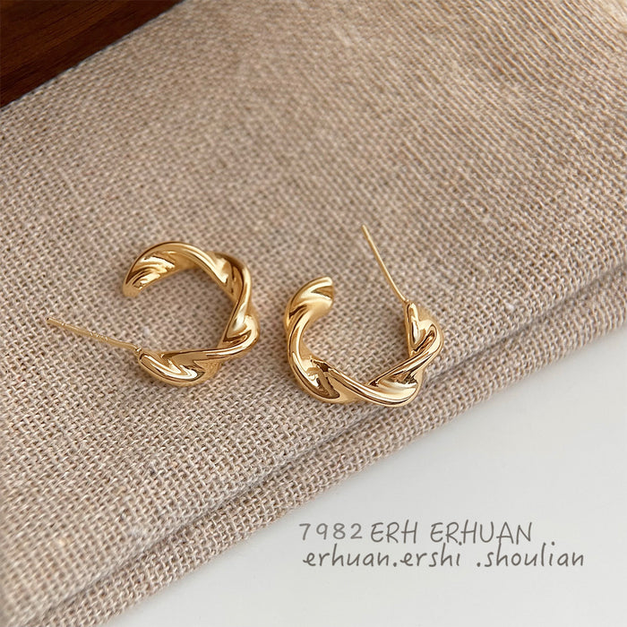 Wholesale Fashionable, high-end, simple, versatile earrings for commuting
