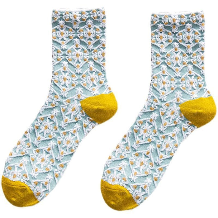 Wholesale Versatile high aesthetic retro relief breathable long socks