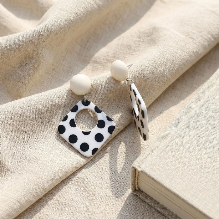 Wholesale Stylish Retro Polka Dot Hollow Ear Clips for Women Party Wear Jewelry Accessory