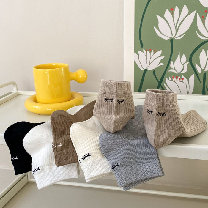 Wholesale Sweat absorbing thin design with embroidered cute short socks, solid color cotton