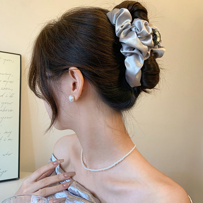 Wholesale Flash pleated grip satin high-end feel, shark clip at the back of the head, simple hair clip, fashionable headwear