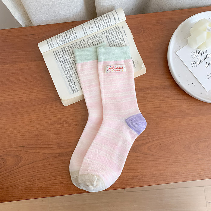 Wholesale Socks with striped fabric label, mid tube socks, versatile cotton socks for wearing outside