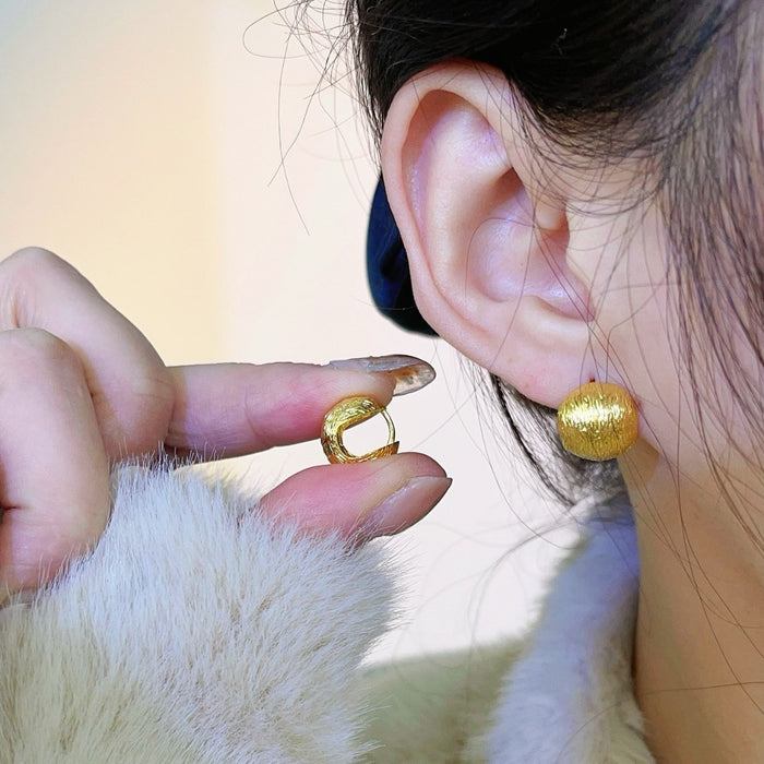 Wholesale Retro gold ear buckle with simple and niche design, fashionable and atmospheric ear buckle