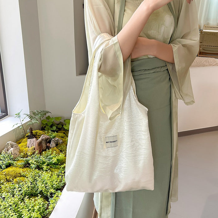 Wholesale Small niche design, environmentally friendly silver shoulder bag, large capacity leisure commuting shopping bag, handheld