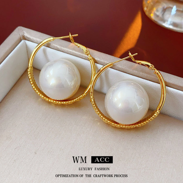 Wholesale Real gold electroplated silver needle pearl earrings with a light luxury and high-end feel, fashionable earrings, retro and versatile earrings