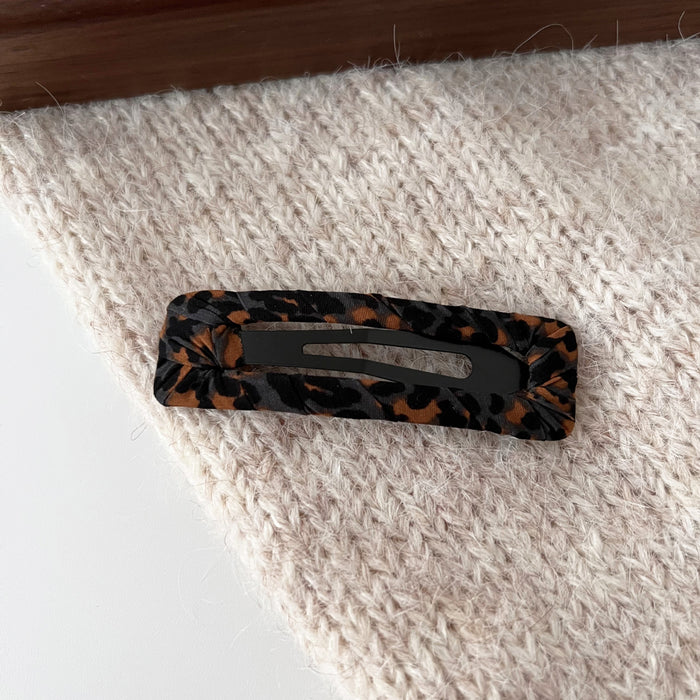 Wholesale Retro leopard print bangs clip, simple and stylish style, edge clip, broken hair clip, hair clip