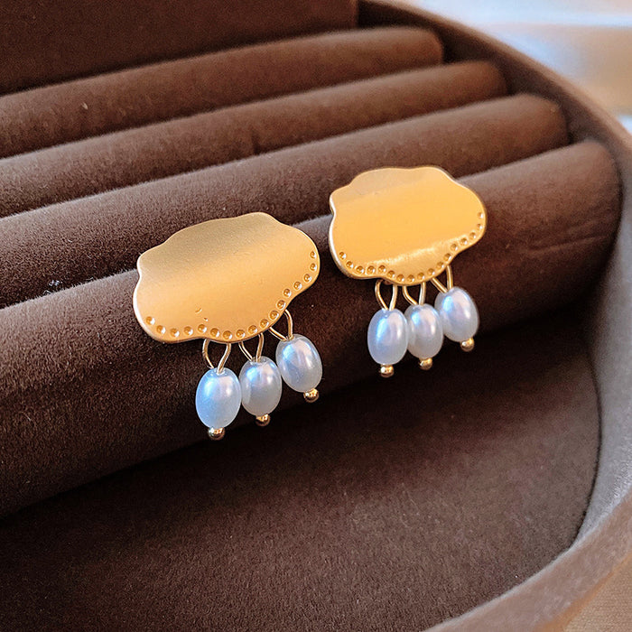 Wholesale Silver needle zircon round artificial pearl earrings high-end luxury retro earrings unique French design earrings